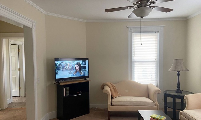 Red Bank House | 2 bedroom apt-easy walk to downtown-count basie and two river theater