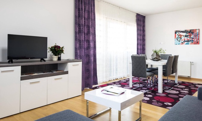 Zagreb Apartment | 2 bedroom Apt. in the Business Zone- FREE PARKING
