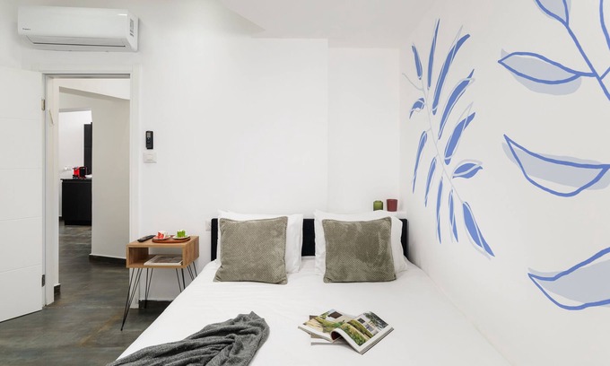 Tel Aviv Apartment | 2 Bedroom Apt next to the beach and dizingov center