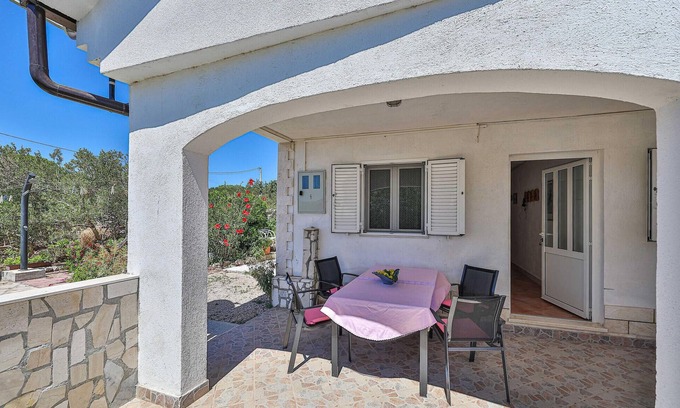 Drvenik Mali House | 2 bedroom awesome home in Drvenik Mali