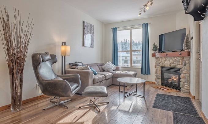 Silver Star Mountain Condo | 2 bedroom/2 bathroom ground-level, newly renovated, corner condo at Creekside