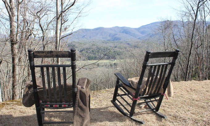 Bryson City Cabin | 2-bedroom cabin just 13 minutes from Great Smoky Mountains National Park