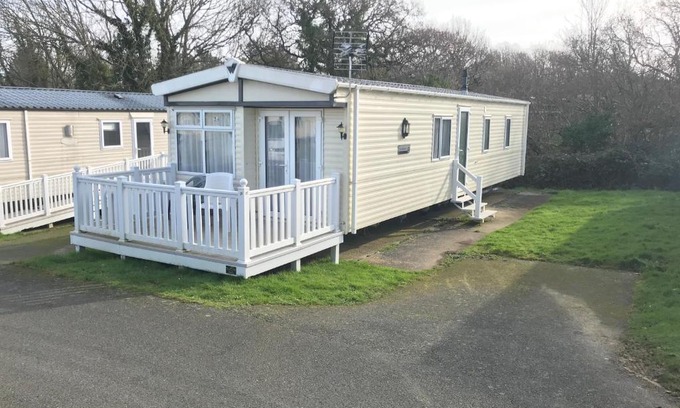 Shanklin House | 2 Bedroom Caravan LG25, Shanklin, Isle of Wight