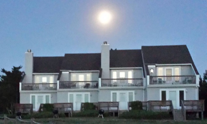 Duck Condo | 2 bedroom condo, 200 yard from sound and 400 yard from beach located in Duck Nc.
