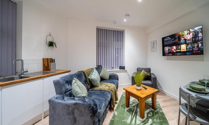 Milnrow Apartment | 2-Bedroom Cozy Hideaway Close to Hollingworth Lake in Milnrow