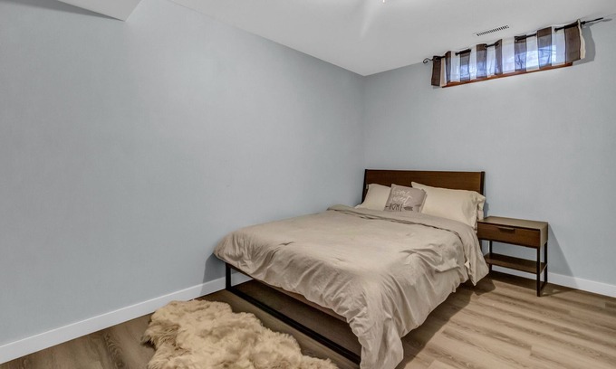 Calgary House | 2 Bedroom Cozy Unit- Basement Lower Level