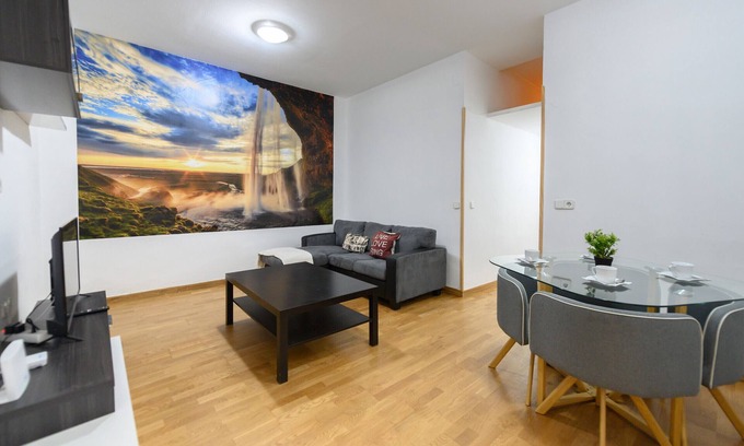 Barrio de La Latina Apartment | 2-bedroom flat in the heart of Madrid: location and comfort