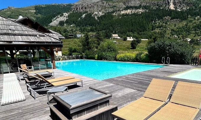 Monetier-les-Bains Apartment | 2-bedroom apartment at the foot of the slopes with heated pool