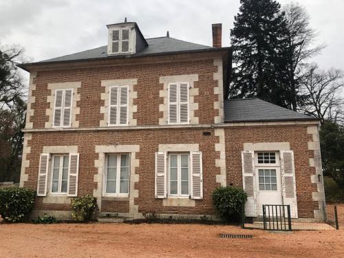 Charmeil House | 2 bedroom Gîte-Cottage- Chateau de Charmeil