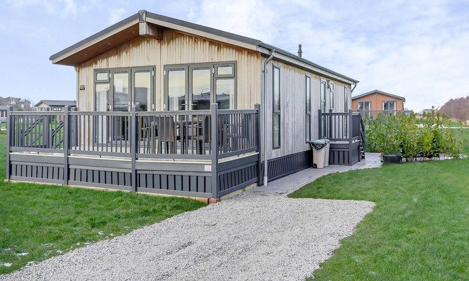 Carlton-in-Cleveland Cabin | 2 bedroom accommodation in Great Ayton, Yorkshire Moors and Coast