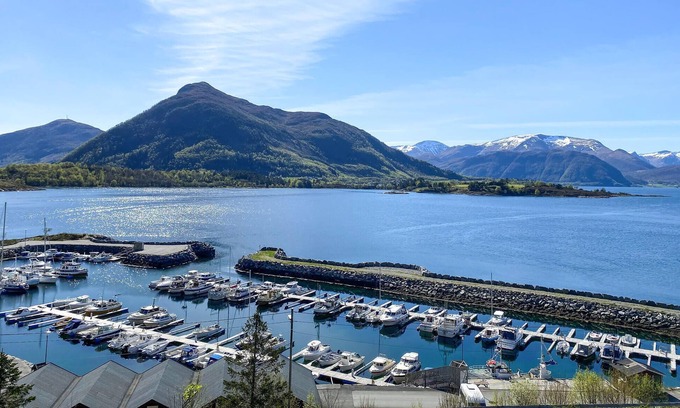 Ulstein Municipality House | 2 bedroom gorgeous home in ørsta