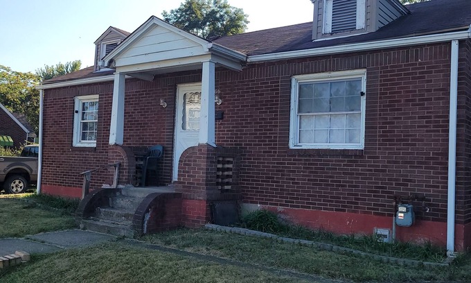 Aliquippa House | 2 bedroom house sleeps 8 people or more n
