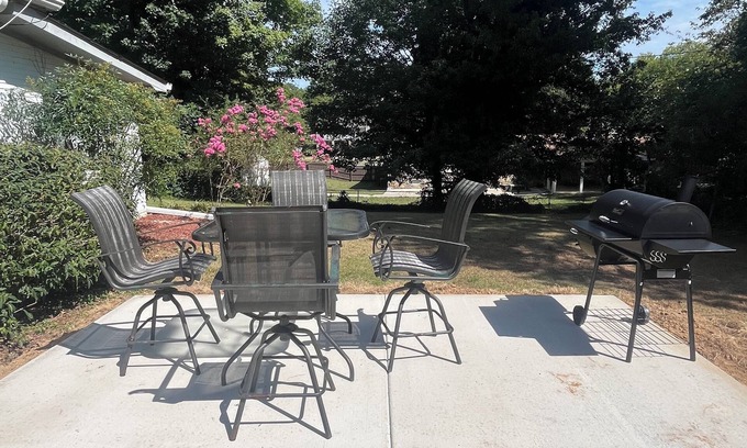 Dalton House | 2-bedroom house with AC, WiFi in delightful Dalton