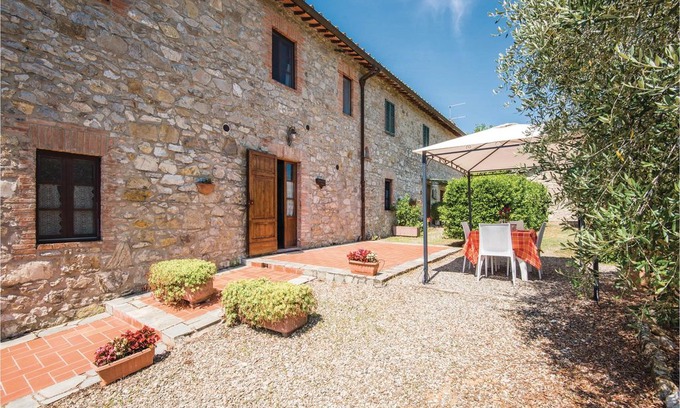Monti di Sotto Apartment | 2 bedroom accommodation in Gaiole in Chianti -SI-