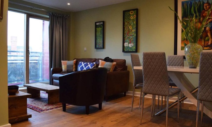 Bow Apartment | 2 Bedroom Newly Refurbished Flat In The Heart of Bow