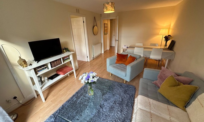 Old Town Apartment | 2 bedroom property with a fantastic view of Edinburgh Castle in the heart of the Old Town