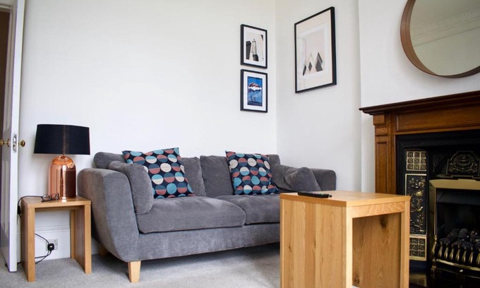 Newhaven Apartment | 2 Bedroom Seaside Flat With Scenic Views