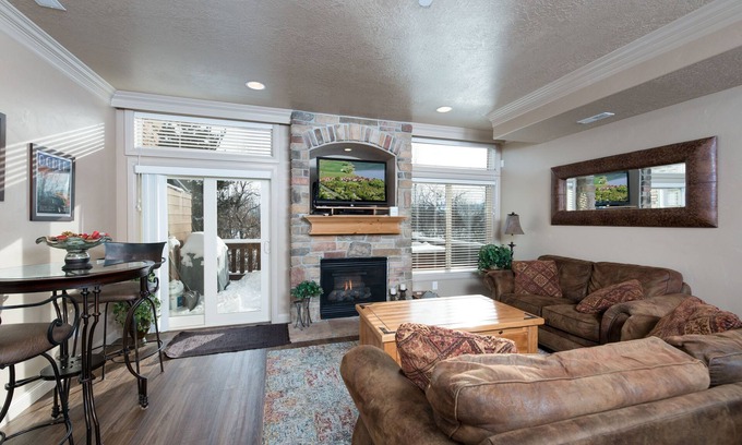 Ogden Condo | 2 Bedroom Vacation Rental in Huntsville, Utah - Snowbasin Lodging LS86