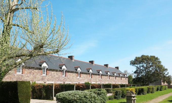 Pleherel-Plage-Vieux-Bourg Villa | 2 bedroom Villa, sleeps 4 in Le Carquois with WiFi