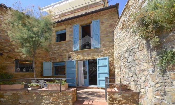 Sa Tuna Villa | 2 bedroom Villa, sleeps 4 in Begur with Air Con