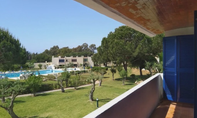 Alagoas Villa | 2 bedroom villa with large garden and communal pool in Bemposta, Alvor