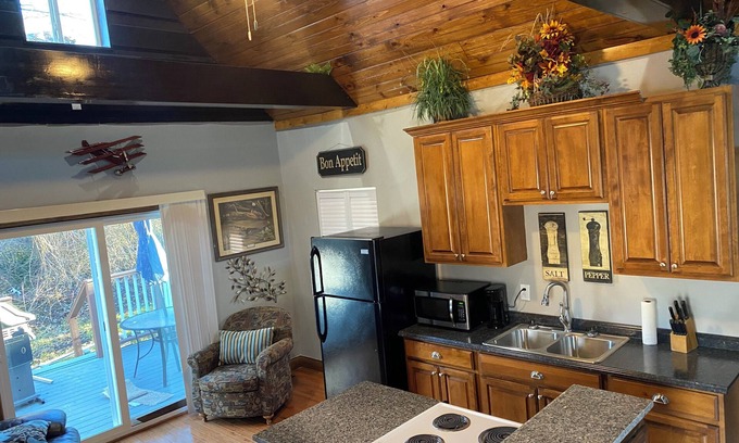 La Follette House | 2-bedroom with a loft . Only a block away from the ATV/hiking trails !