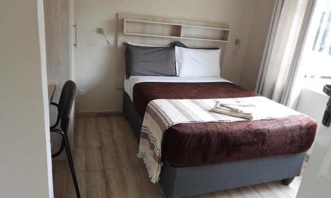 Harare Apartment | 2 bedroomed apartment with en-suite and kitchenette - 2064