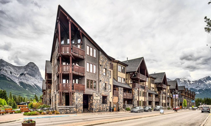 Canmore Condo | 2 Bedrooms, 2 Baths, Sleeps 4+1, short walk to Main St., stunning mountain views