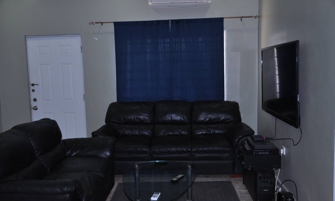 Nungua House | 2 BEDROOMS|WIFI|SELF COMPOUND|VALUE FOR MONEY
