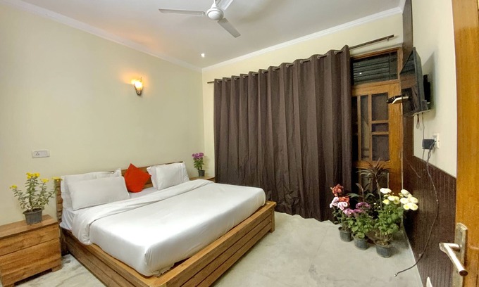 Gurugram House | 2 BHK entire floor for stay/parties