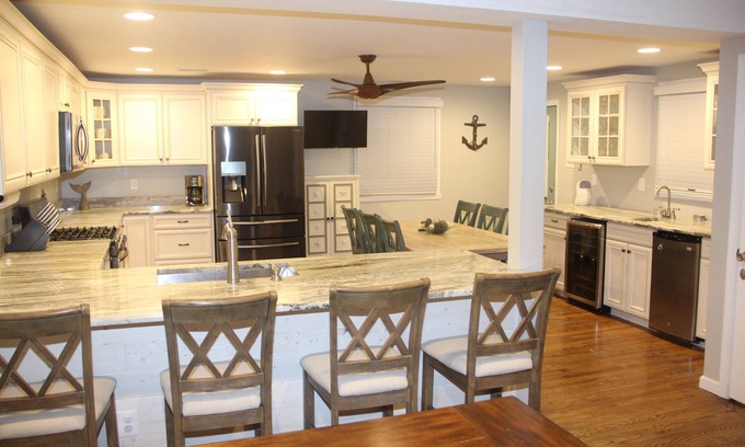 The Dunes House | 2 BLOCKS TO BEACH, 1 TO BAY. LOTS INCLUDED. BEST KITCHEN. WE SLEEP 15.
