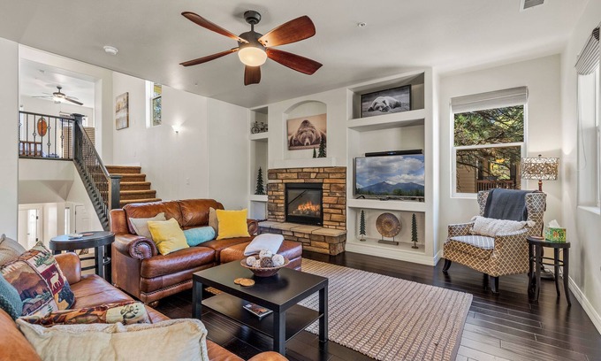 Flagstaff House | 2 BR 2.5 BTH + loft - Central, A/C & Spacious!