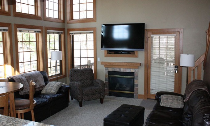 Lakeland Apartment | 2 BR/2 BA Lakefront Lighthouse Landing Condo with Wifi, nestled in a quiet cove