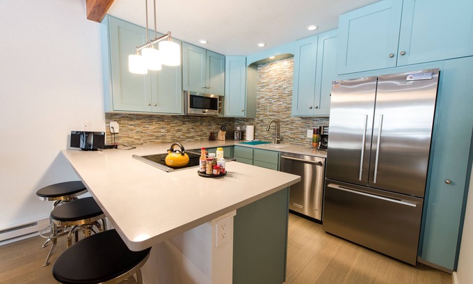 Telluride Condo | 2 Br/2 Ba. Short Walk along River Trail To Festivals/Gondola! Hot Tub! Sleeps 7