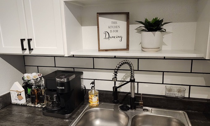 Central Arlington Apartment | 2 BR|2 BA (sleeps 6) 5 min walk to ATT Stadium!