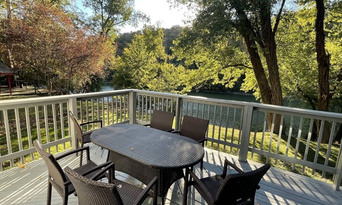 Frankfort Cottage | 2 BR Cottage on the River