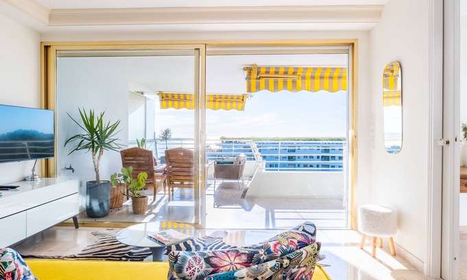La Croix des Gardes Apartment | 2-Br in high Residential Property