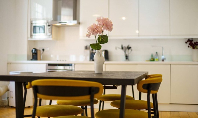 Somers Town Apartment | 2 BR - Regent's Park Retreat