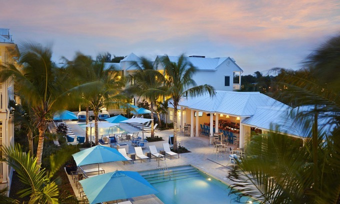 Historic Seaport House | 2 BR Spacious Suite w/Living Area and Balcony | Outdoor Pools