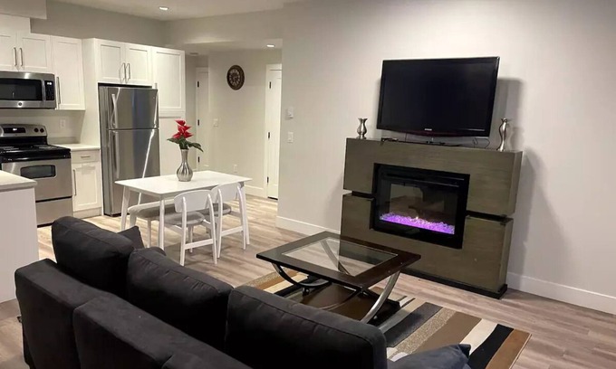 White Rock Apartment | 2 BR Suite
