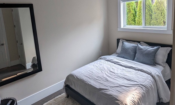 Richmond House | 2 BR Suite With Separate Entrance - 10 MIN Drive TO YVR Airport/skytrain