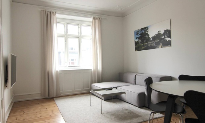 Frederiksberg C Apartment | 2-BR w/a balcony in Frederiksberg C - 189
