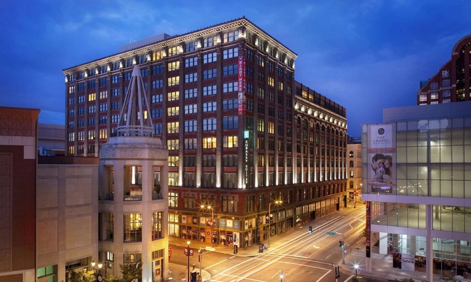 Downtown St. Louis House | 2 Connecting Suites at a 4⭐️ Hotel