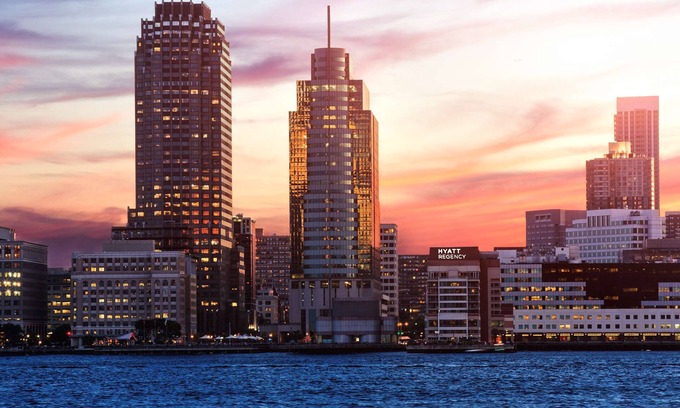 Exchange Place North Hotel | 2 Connecting Suites at a 4⭐️ Hotel
