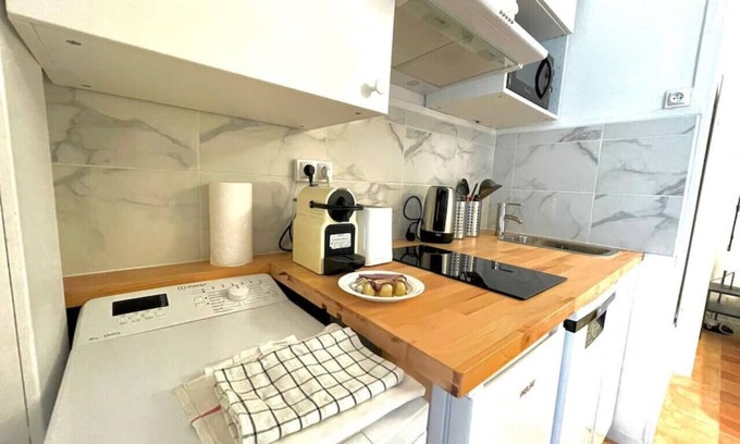 Quartier de Rochechouart Apartment | 2.cozy Studio Paris - Montmartre - Opera