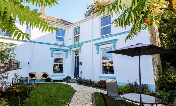 Bodmin House | 2 Emma Place
