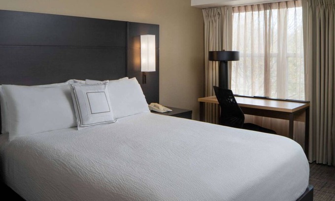 Fairfax Hotel | 2 Family-friendly Units w/Kitchenettes, Free Grab & Go Breakfast, Pet-friendly!