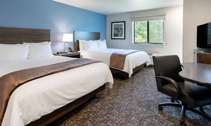 Ashwaubenon Hotel | 2 Fully Equipped Rooms with Kitchen In Green Bay - Minutes from Lambeau Field