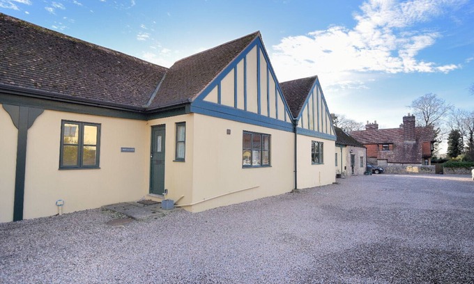 Rousdon House | 2 HOME FARM SOUTH, pet friendly, with a garden in Lyme Regis