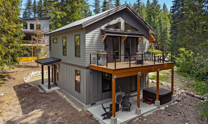 Government Camp House | 2 Homes Sleeps 22 Sauna Hot Tub Fire Pit